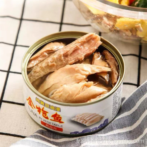 Morceau de thon à viande légère en conserve dans l&#39;huile de tournesol
